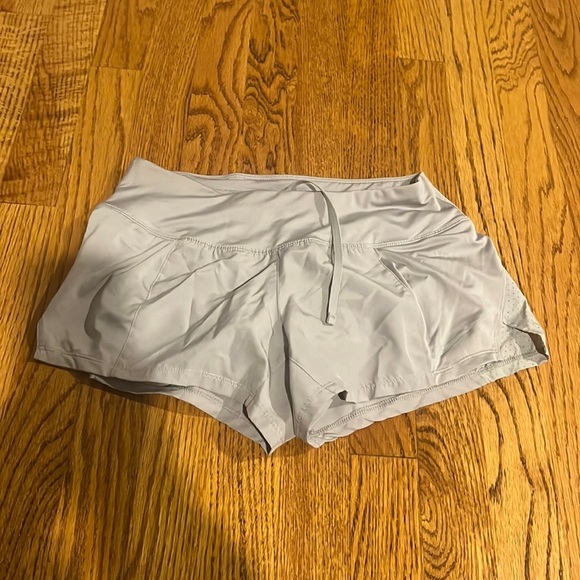Nike Dri Fit Woman’s Grey Athletic Shorts Size XS - Picture 1 of 3